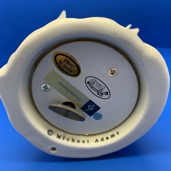 𝅺Sf Music Box Porcelain Angel/Gold Trim - Picture 6 of 6